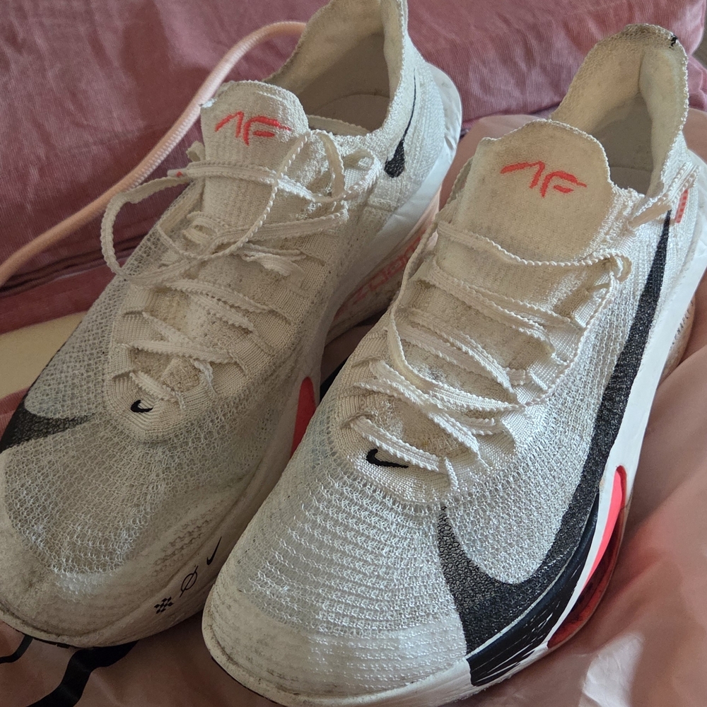 Nike White and Black Athletic Shoes with Red Accents